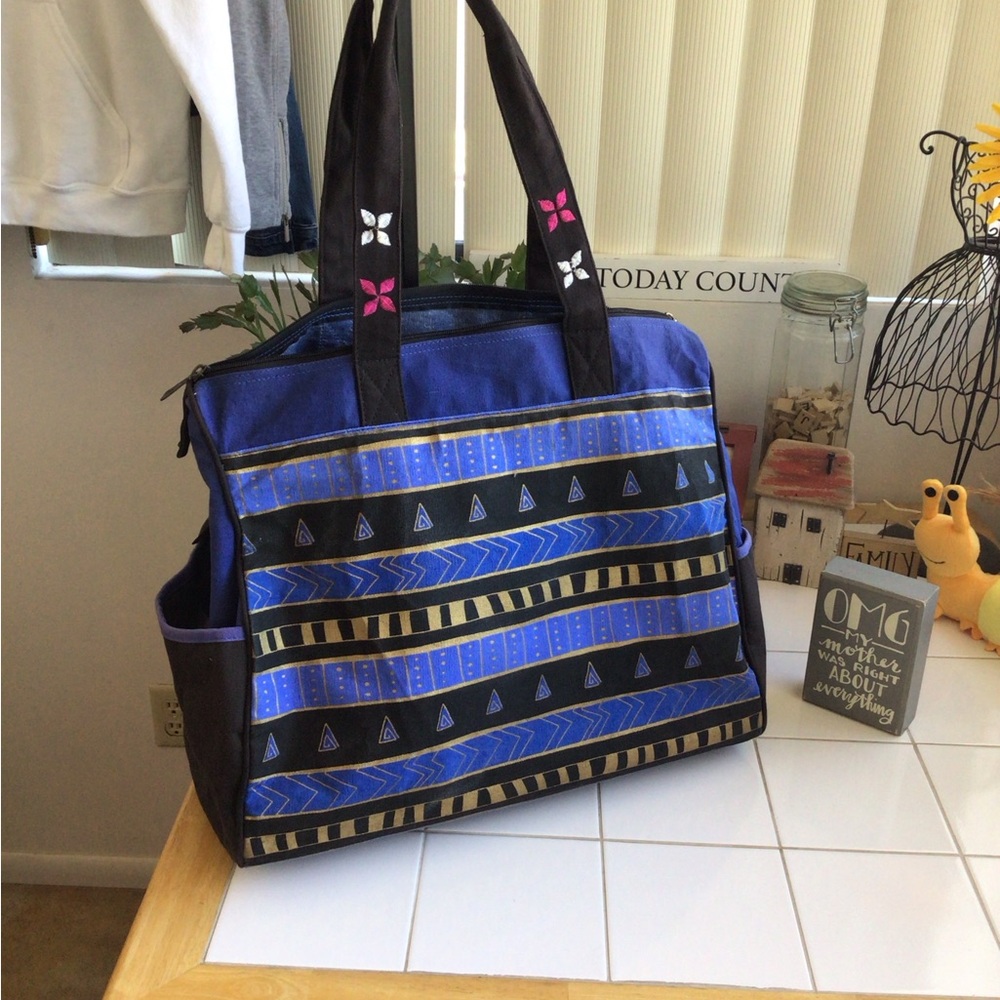 ‘Laurel Burch’ Colorful Feline Friends Canvas Tote - Picture 6 of 8